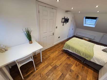 Room 6, Napier Avenue, Southend On Sea, Image 2