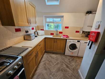 Room 6, Napier Avenue, Southend On Sea, Image 9