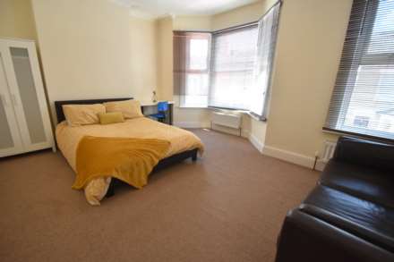 Room 5, Gordon Road, Southend On Sea, Image 1