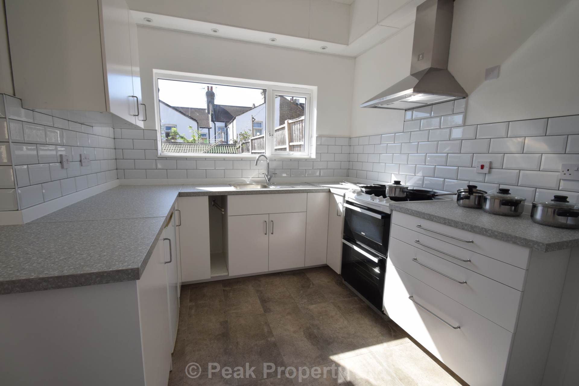 BIG ROOMS! COMMUNAL LOUNGE! York Road, Southend On Sea, Image 1