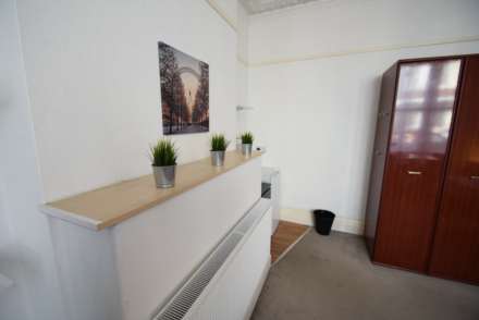 BIG ROOMS! COMMUNAL LOUNGE! York Road, Southend On Sea, Image 18