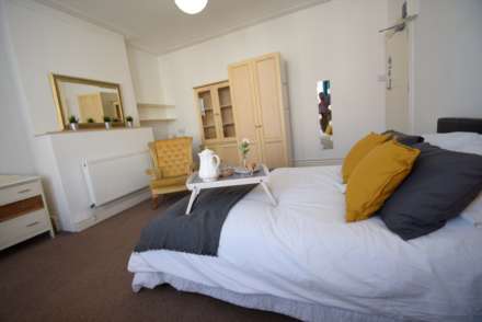 BIG ROOMS! COMMUNAL LOUNGE! York Road, Southend On Sea, Image 24