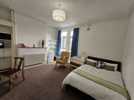 BIG ROOMS! COMMUNAL LOUNGE! York Road, Southend On Sea, Image 25