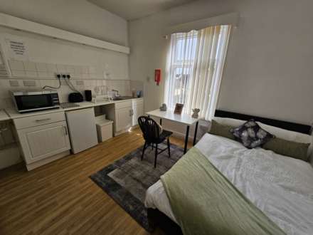 BIG ROOMS! COMMUNAL LOUNGE! York Road, Southend On Sea, Image 32