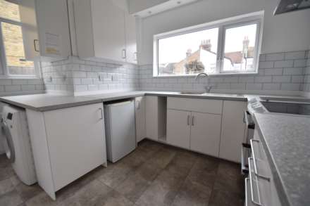 BIG ROOMS! COMMUNAL LOUNGE! York Road, Southend On Sea, Image 5