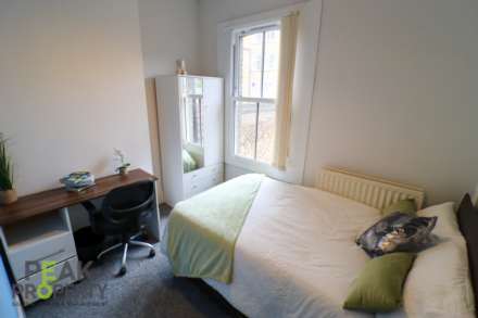 5 Rooms Available in Weston Road, Southend On Sea, Image 7