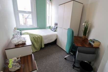 5 Rooms Available in Weston Road, Southend On Sea, Image 9