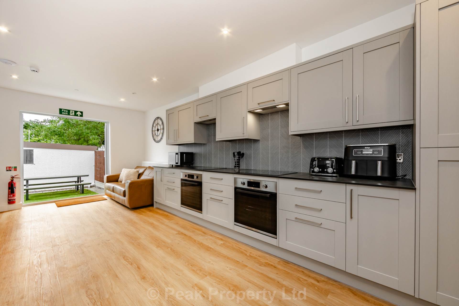 Room 3, Heygate Avenue, Southend On Sea, Image 11