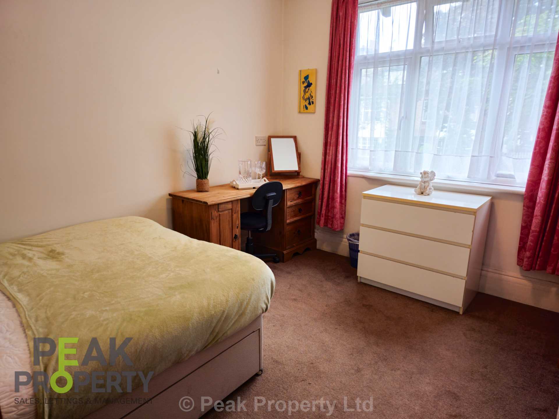 Room 4, Canewdon Road, Westcliff on Sea, Image 4