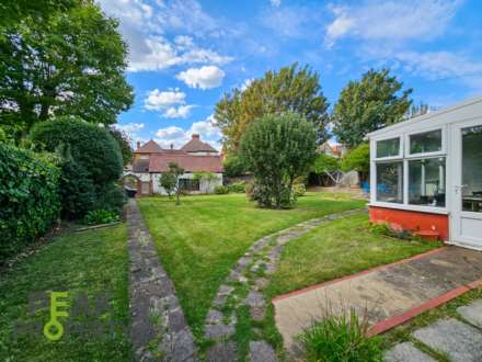 Room 4, Canewdon Road, Westcliff on Sea, Image 15