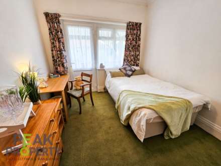 Room 6, Canewdon Road, Westcliff On Sea