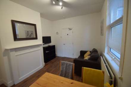 Room 4, Salisbury Avenue, Westcliff On Sea, Image 3