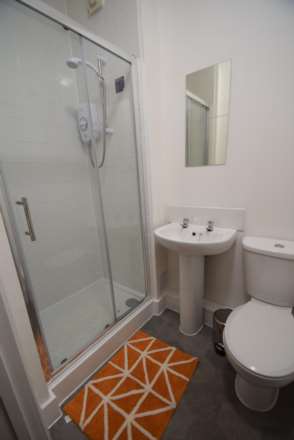 Room 4, Salisbury Avenue, Westcliff On Sea, Image 9