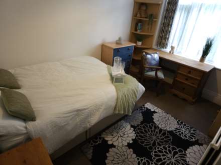 Room 1, Canewdon Road, Westcliff On Sea, Image 2