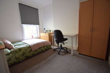 Room 2 - Lovely House Share Room 2, Albert Road, Southend On Sea