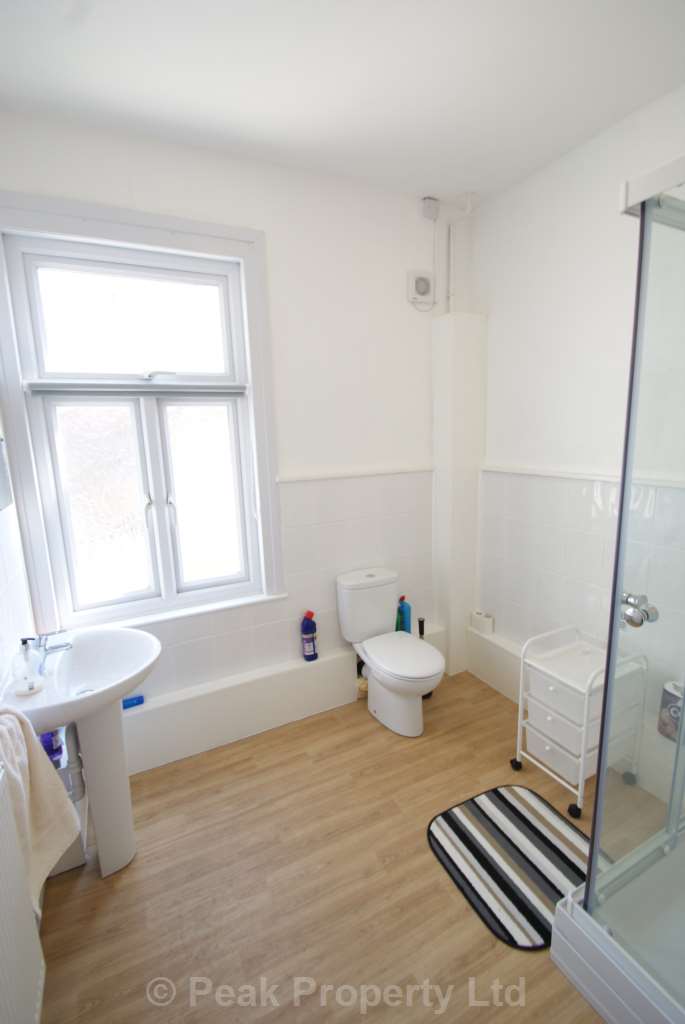 STUDENTS -  5 HUGE ROOMS AVAILABLE!  York Road, Southend On Sea, Image 12