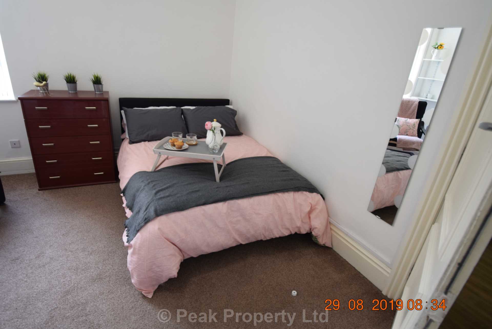 STUDENTS -  5 HUGE ROOMS AVAILABLE!  York Road, Southend On Sea, Image 2