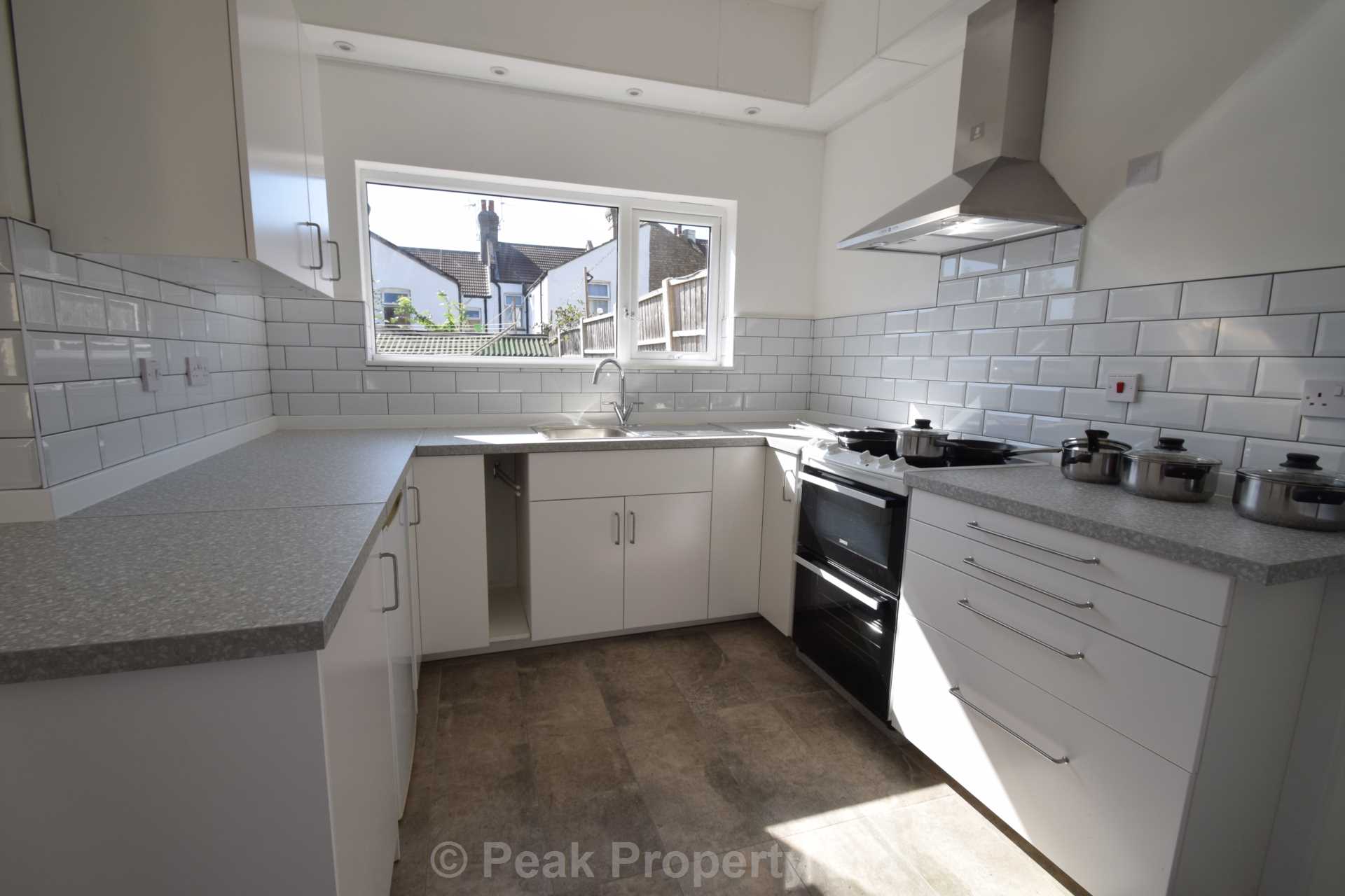 STUDENTS -  5 HUGE ROOMS AVAILABLE!  York Road, Southend On Sea, Image 4