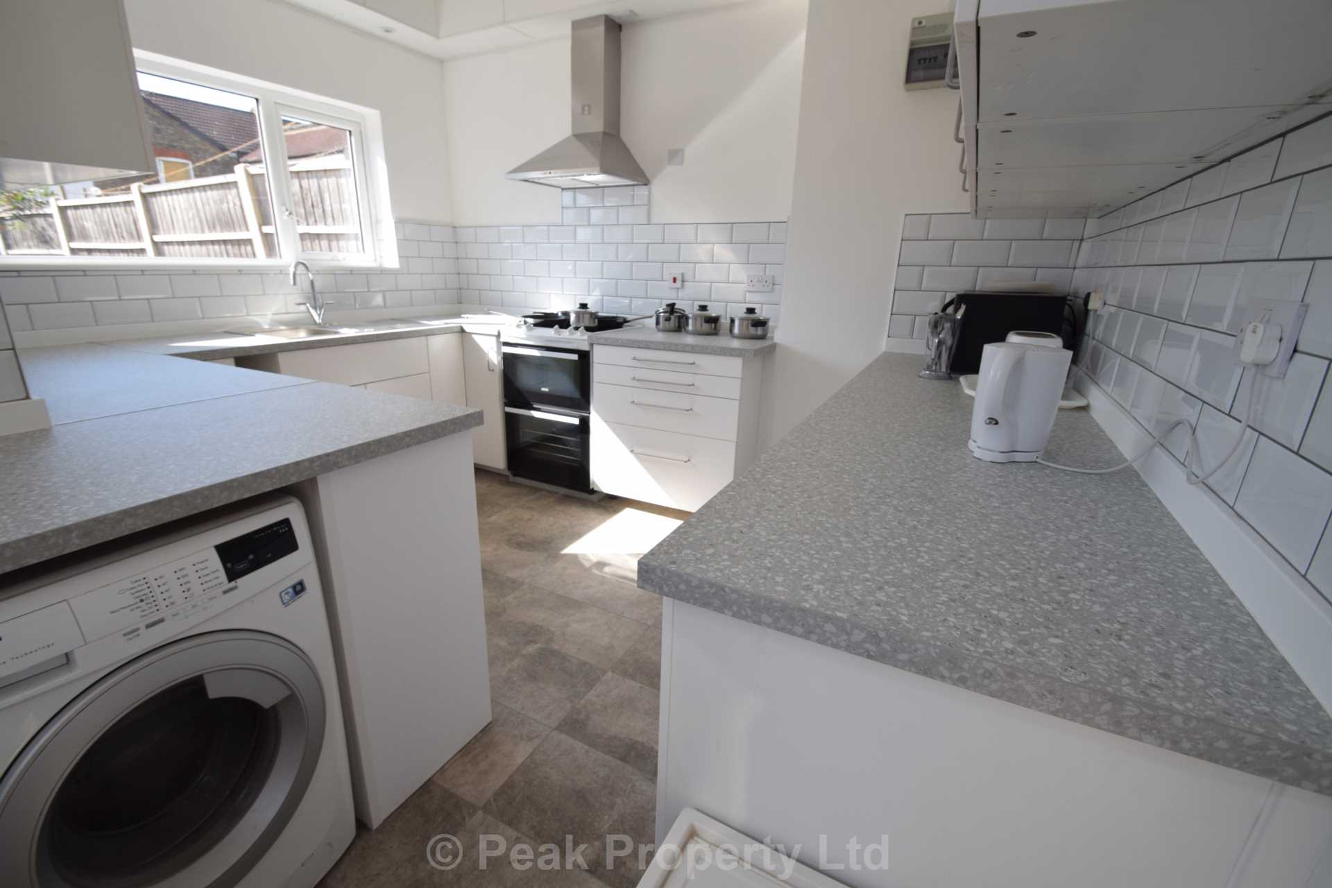STUDENTS -  5 HUGE ROOMS AVAILABLE!  York Road, Southend On Sea, Image 6