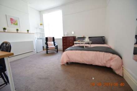STUDENTS -  5 HUGE ROOMS AVAILABLE!  York Road, Southend On Sea, Image 1