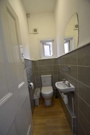 STUDENTS -  5 HUGE ROOMS AVAILABLE!  York Road, Southend On Sea, Image 10