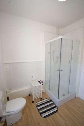STUDENTS -  5 HUGE ROOMS AVAILABLE!  York Road, Southend On Sea, Image 13