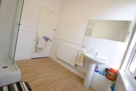 STUDENTS -  5 HUGE ROOMS AVAILABLE!  York Road, Southend On Sea, Image 15