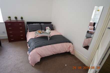 STUDENTS -  5 HUGE ROOMS AVAILABLE!  York Road, Southend On Sea, Image 2