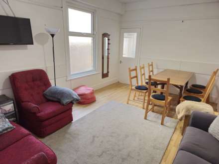 STUDENTS -  5 HUGE ROOMS AVAILABLE!  York Road, Southend On Sea, Image 5