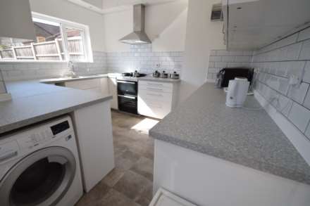 STUDENTS -  5 HUGE ROOMS AVAILABLE!  York Road, Southend On Sea, Image 6
