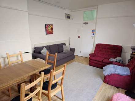STUDENTS -  5 HUGE ROOMS AVAILABLE!  York Road, Southend On Sea, Image 7