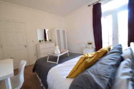 Room 2, Portland Avenue, Southend On Sea, Image 3