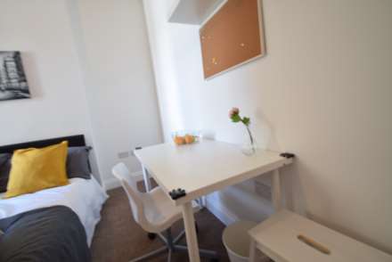 Room 2, Portland Avenue, Southend On Sea, Image 4