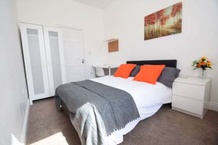 Room 5, Portland Avenue, Southend on Sea, Image 2
