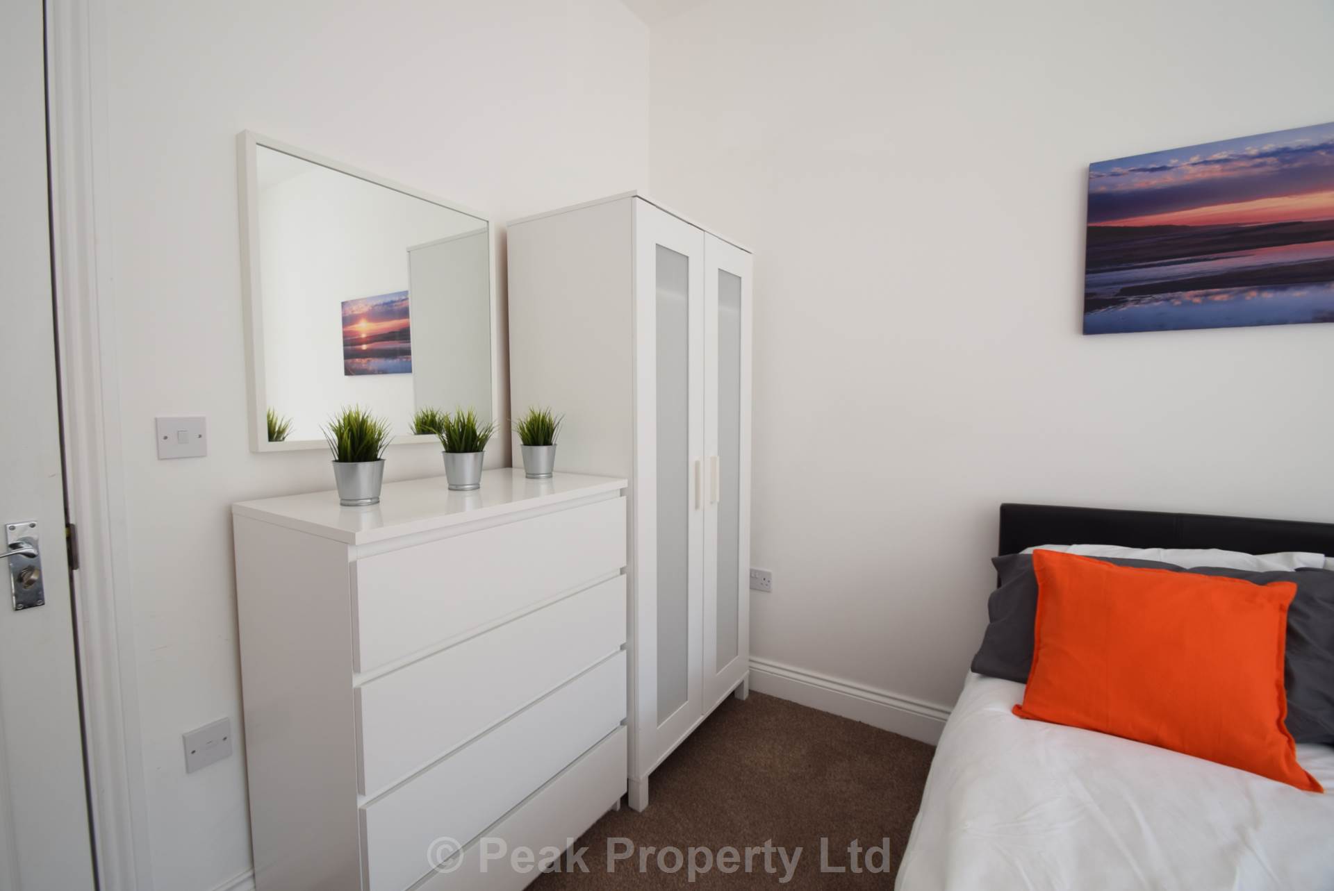 Room 6, Portland Avenue, Southend On Sea, Image 2