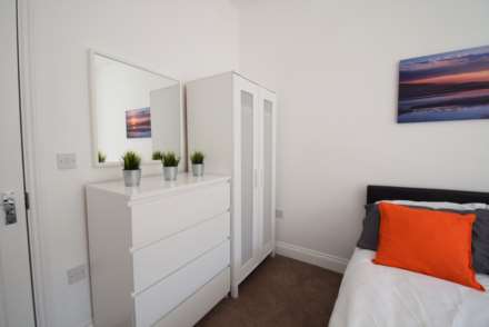 Room 6, Portland Avenue, Southend On Sea, Image 2
