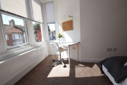 Room 6, Portland Avenue, Southend On Sea, Image 4