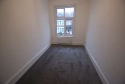 Elderton Road, Westcliff On Sea, Image 10