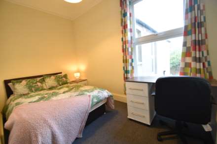 Room 2. Queens Road, Southend On Sea, Image 1