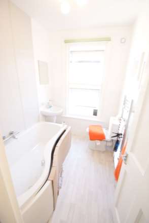 Room 2. Queens Road, Southend On Sea, Image 6