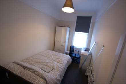 Room 5. Queens Road, Southend On Sea, Image 3