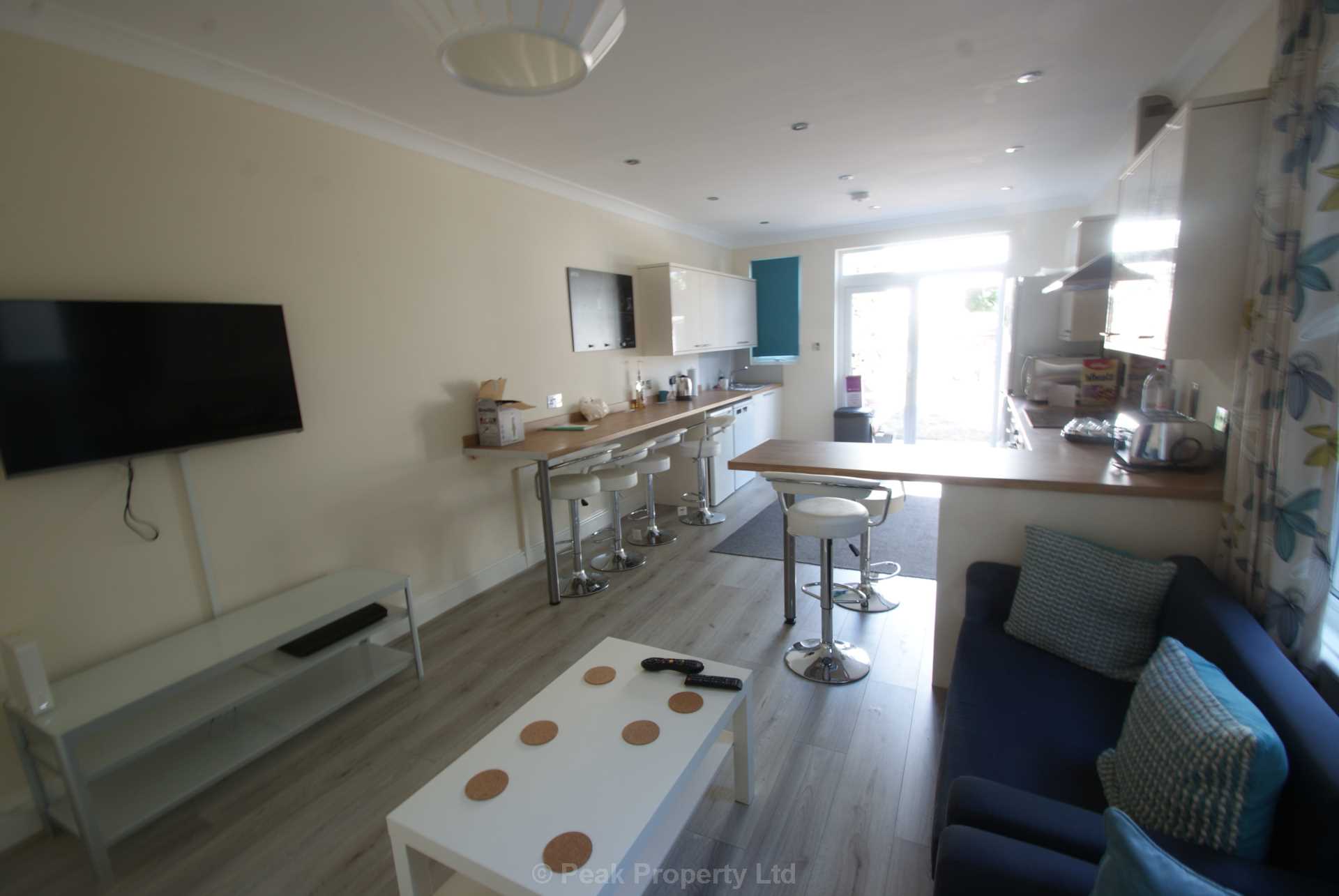Room 6. Queens Road, Southend On Sea, Image 2