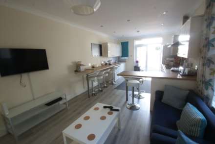 Room 6. Queens Road, Southend On Sea, Image 2