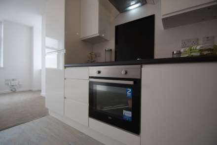 STUNNING APARTMENT WITH PARKING SPACE & EN-SUITE - The Pinnacle, Victoria Avenue, Image 1