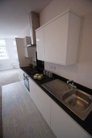 STUNNING APARTMENT WITH PARKING SPACE & EN-SUITE - The Pinnacle, Victoria Avenue, Image 12