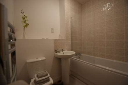 STUNNING APARTMENT WITH PARKING SPACE & EN-SUITE - The Pinnacle, Victoria Avenue, Image 14