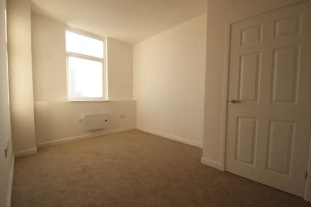 STUNNING APARTMENT WITH PARKING SPACE & EN-SUITE - The Pinnacle, Victoria Avenue, Image 9