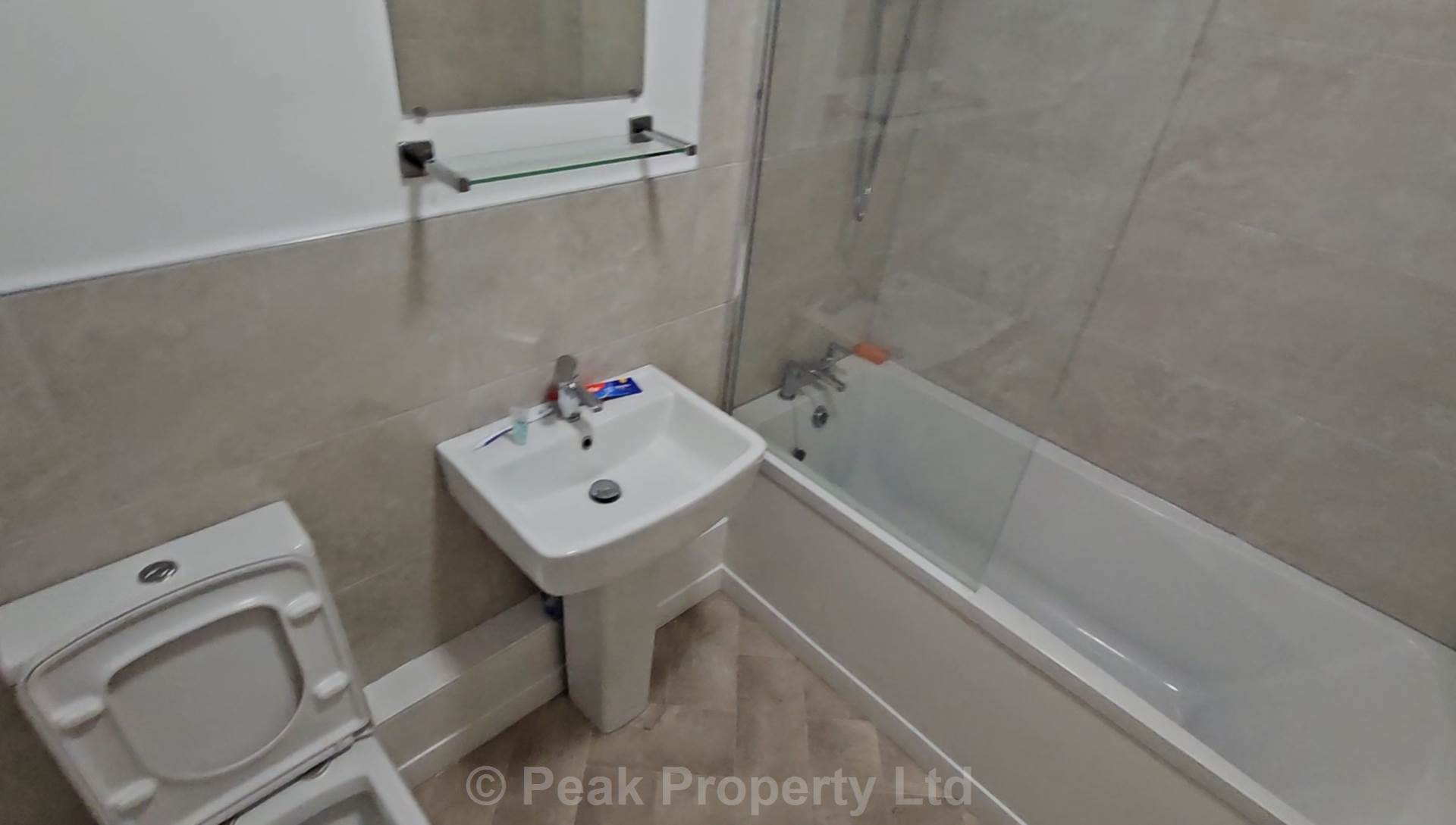Room 2, Queens Road, Southend On Sea, Image 3