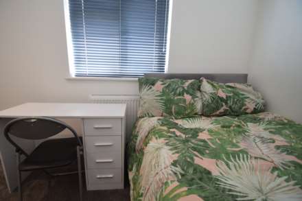 EXCELLENT LOCATION Gordon Road, Southend On Sea, Image 2