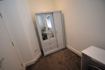 EXCELLENT LOCATION Gordon Road, Southend On Sea, Image 3